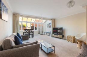 4Bed House Redhill Train Station